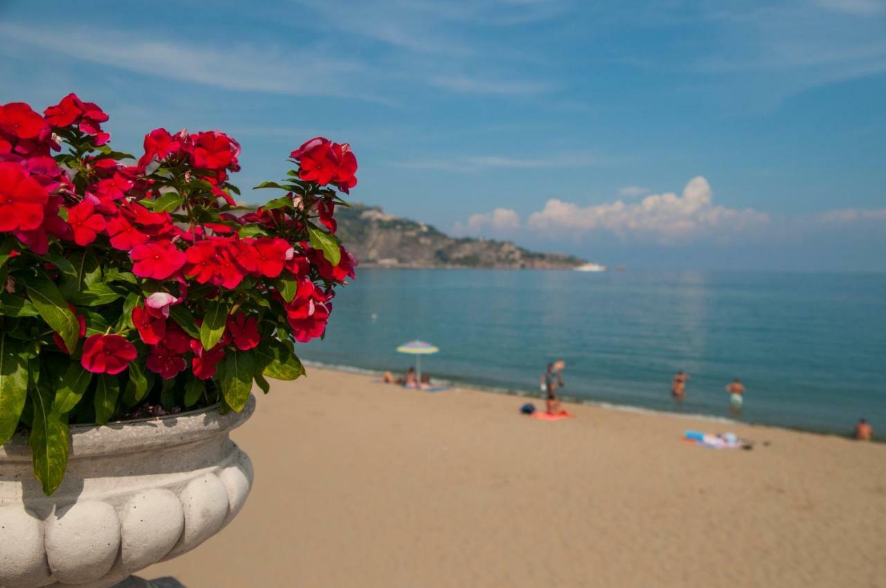 Mediterraneo Guesthouse Giardini Naxos Exterior photo