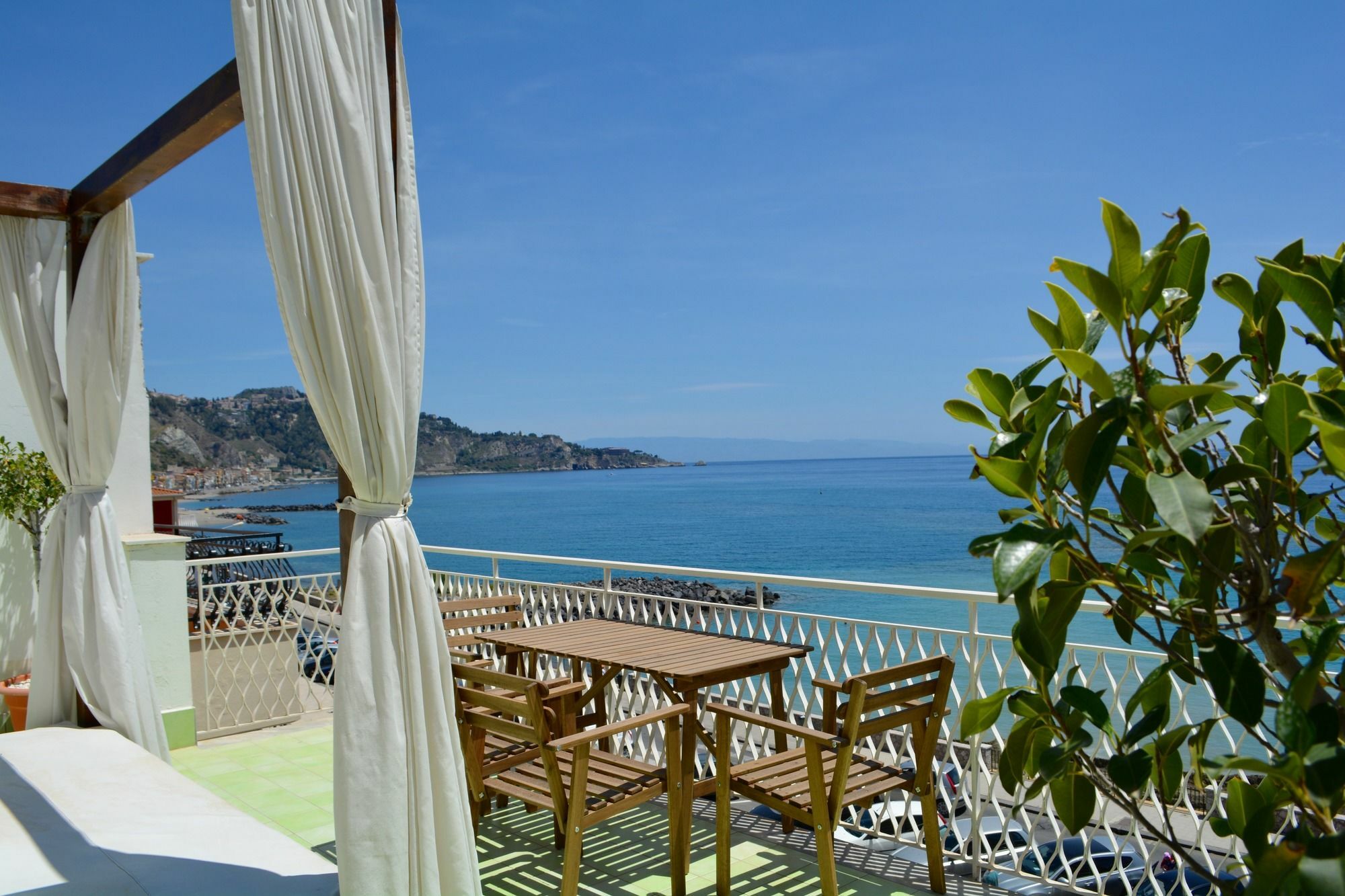 Mediterraneo Guesthouse Giardini Naxos Exterior photo