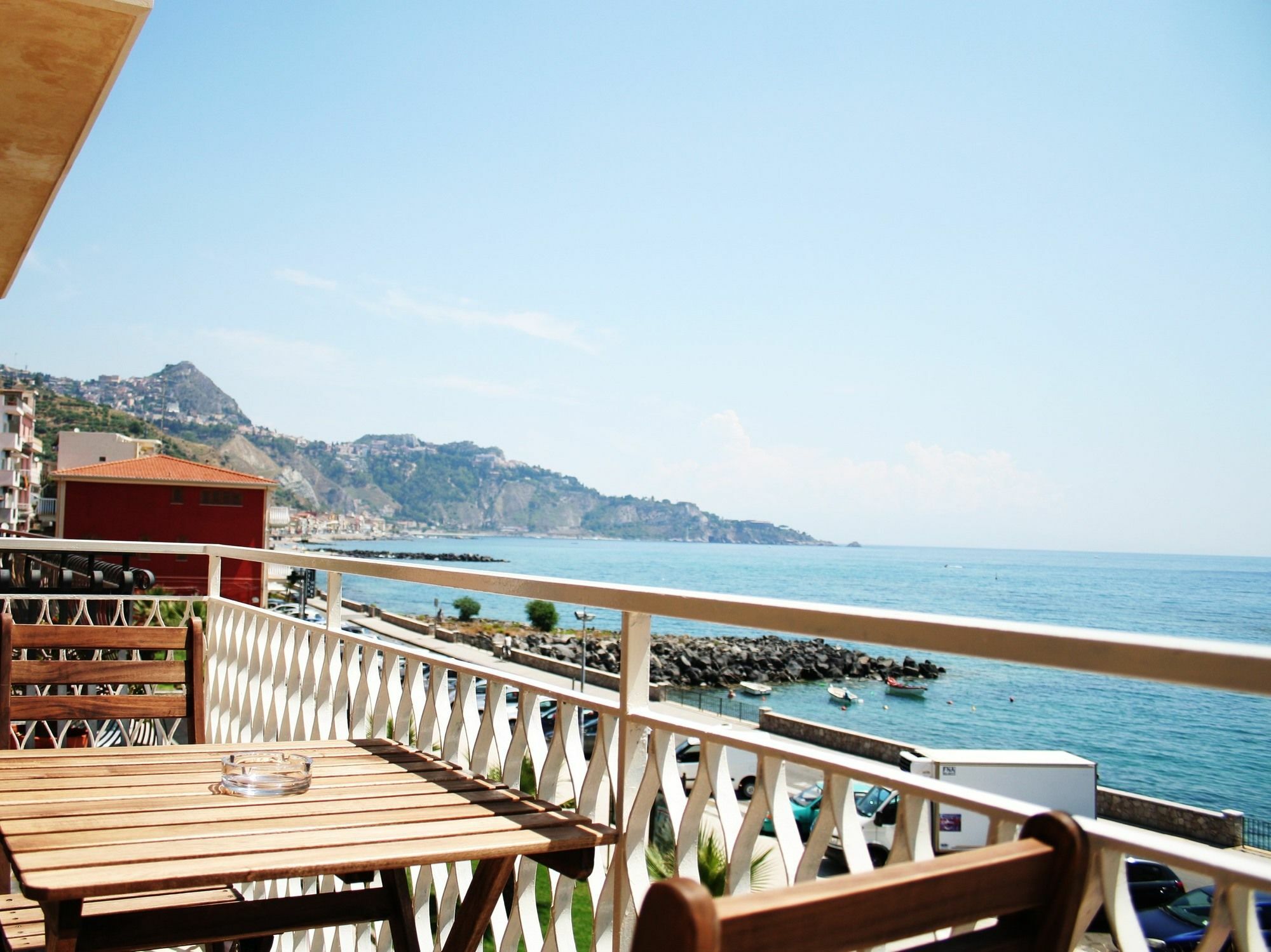 Mediterraneo Guesthouse Giardini Naxos Exterior photo