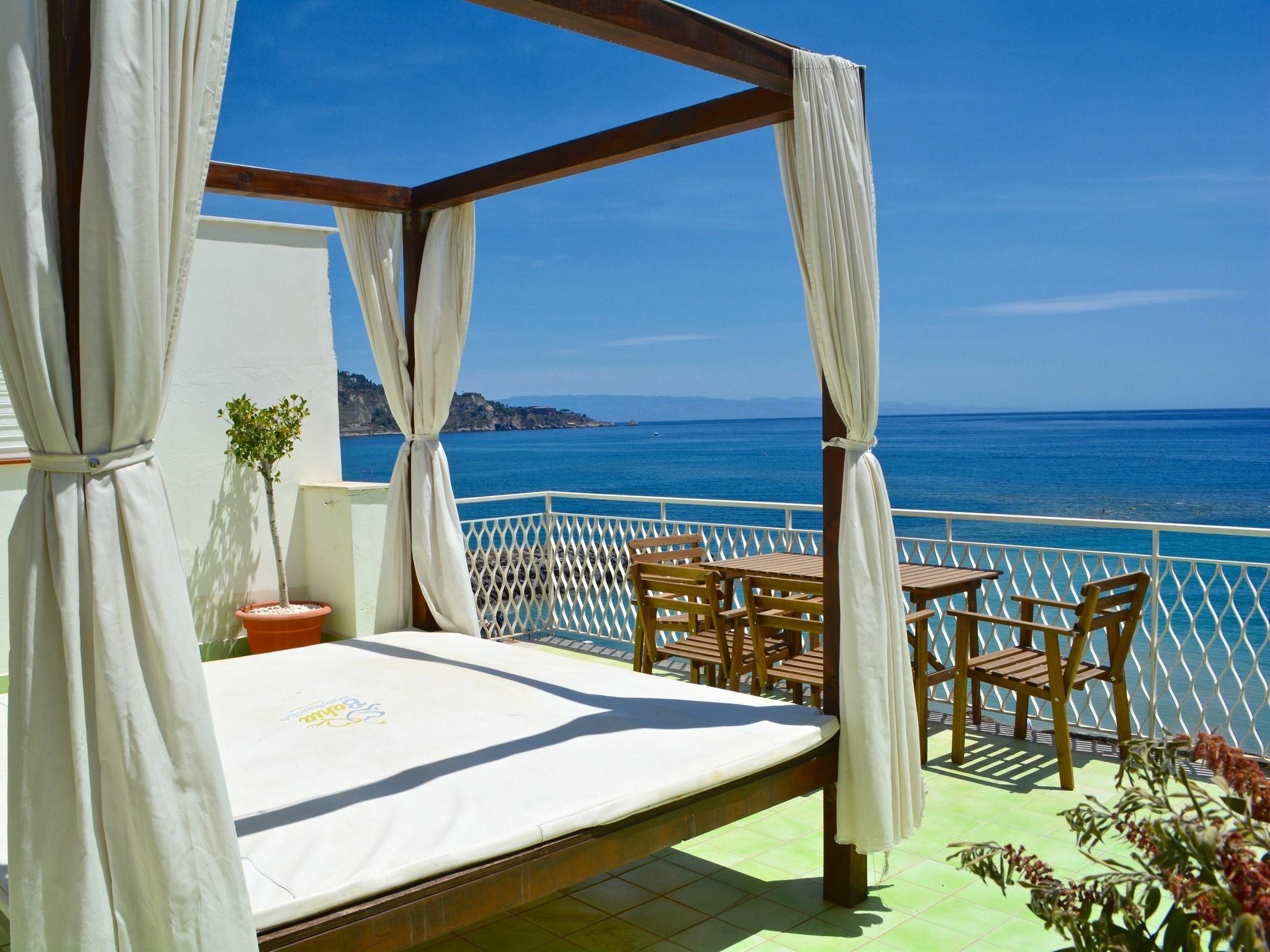 Mediterraneo Guesthouse Giardini Naxos Exterior photo